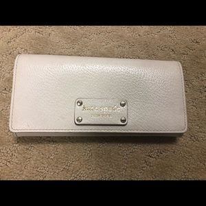 white kate spade wallet with polka dots